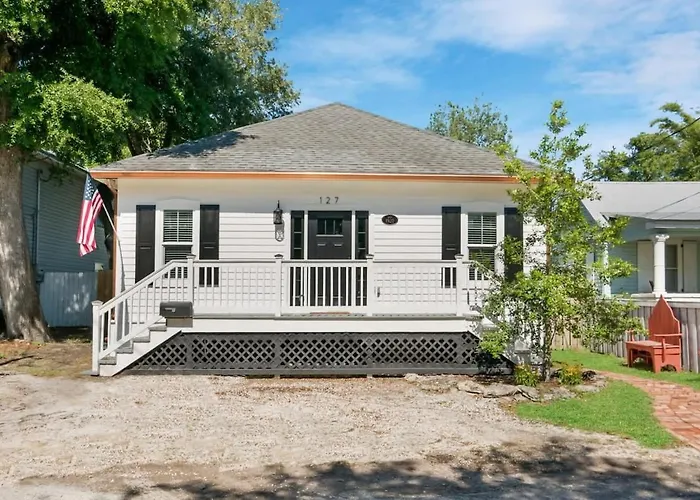 Charming Cottage W Pool, Walkable To Downtown