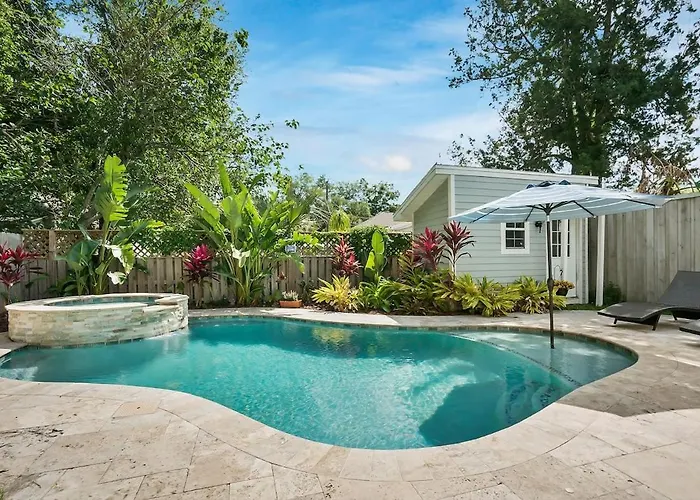 Charming Cottage W Pool, Walkable To Downtown