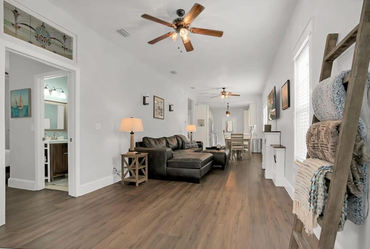 Hébergement de vacances Charming W Pool, Walkable To Downtown *