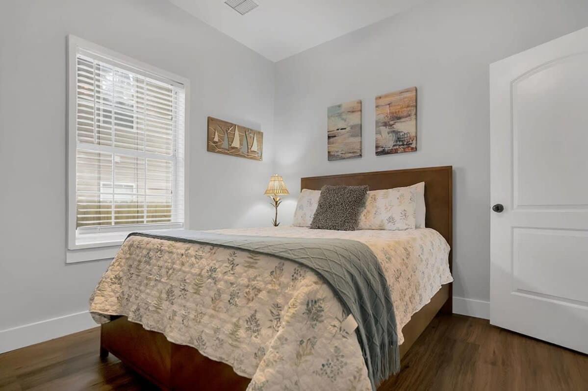 Charming W Pool, Walkable To Downtown Hébergement de vacances *