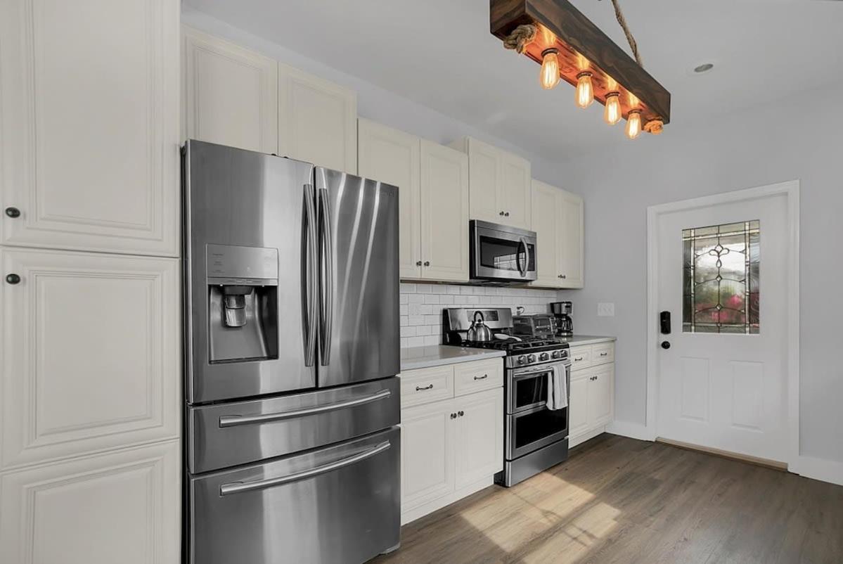 Hébergement de vacances Charming W Pool, Walkable To Downtown