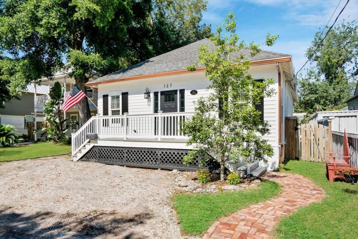 Charming W Pool, Walkable To Downtown Hébergement de vacances *