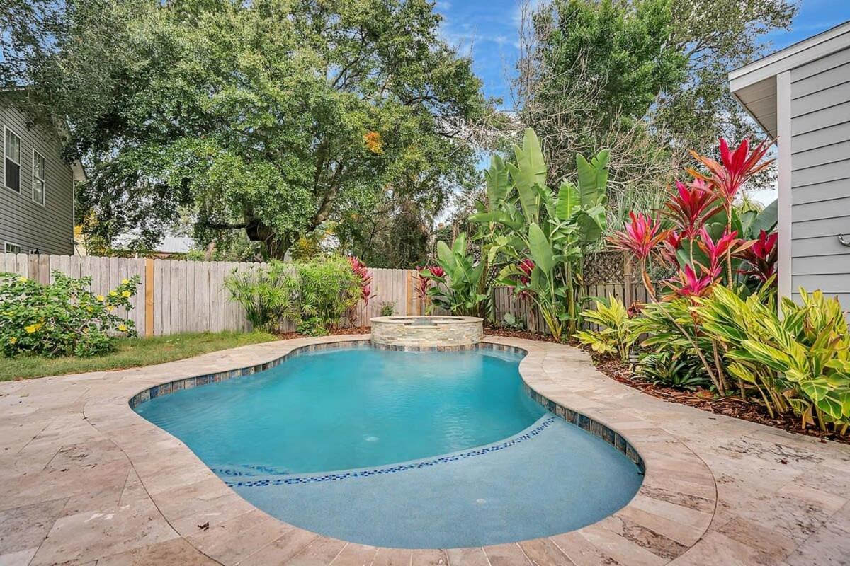 Hébergement de vacances Charming W Pool, Walkable To Downtown