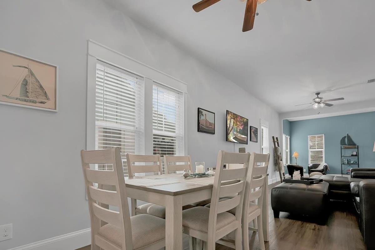 Charming W Pool, Walkable To Downtown Hébergement de vacances